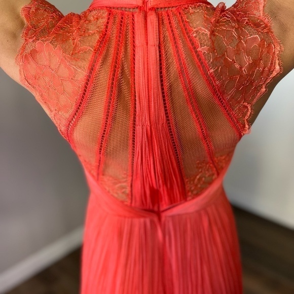 Catherine Deane Size 8 US has a stain on the right bust - Picture 7 of 12